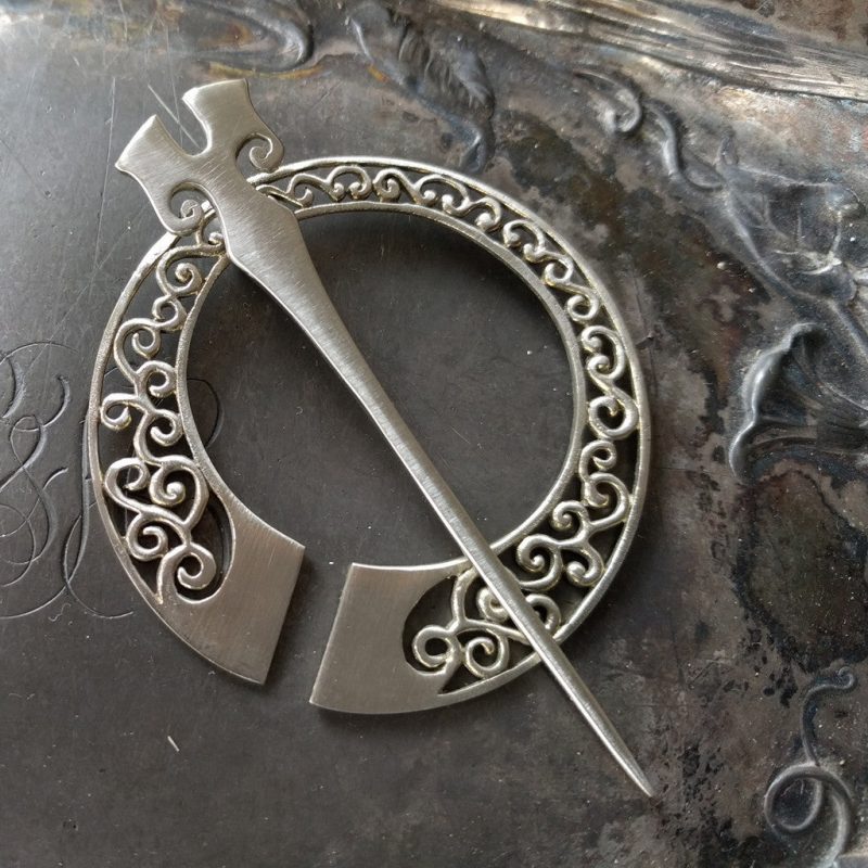 Runa penannular brooch 06759